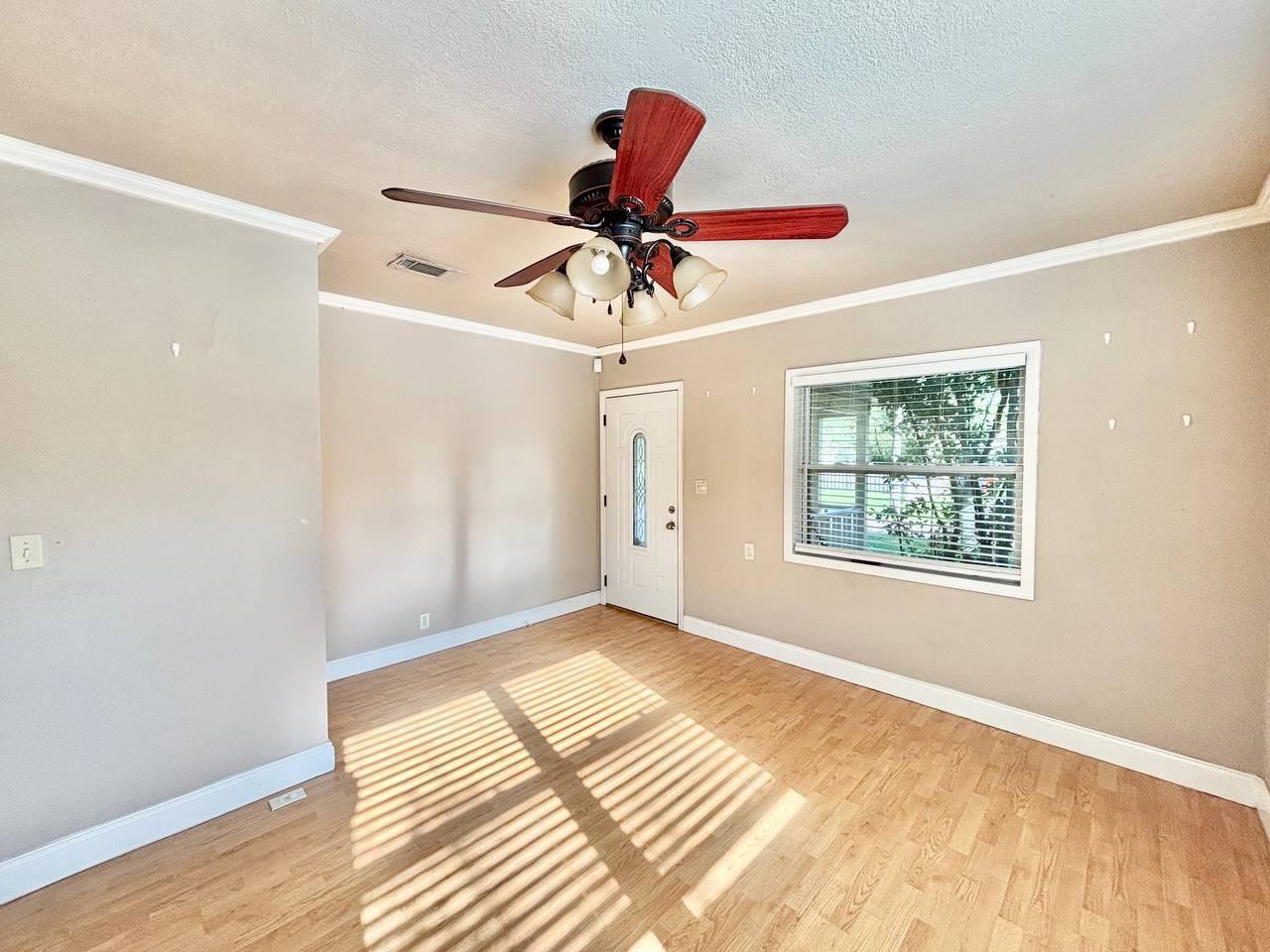 1219 E Frierson Ave - Photo 6 of 25