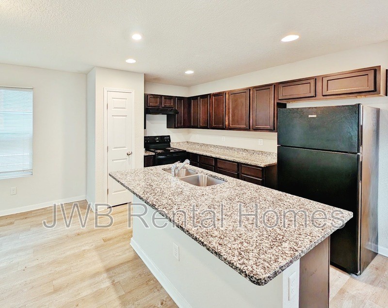 7951 India Ave - Photo 2 of 12