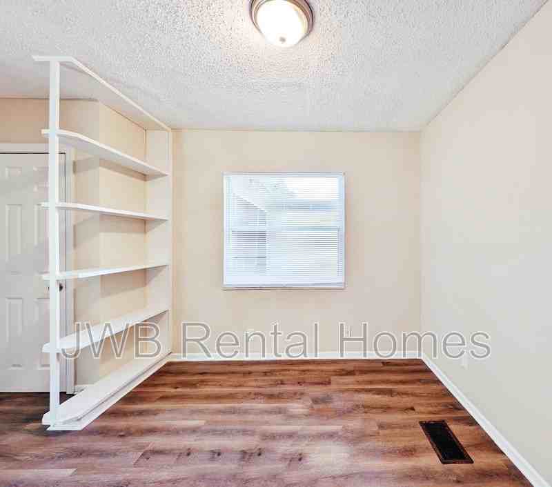 1529 Chatham Rd - Photo 4 of 12