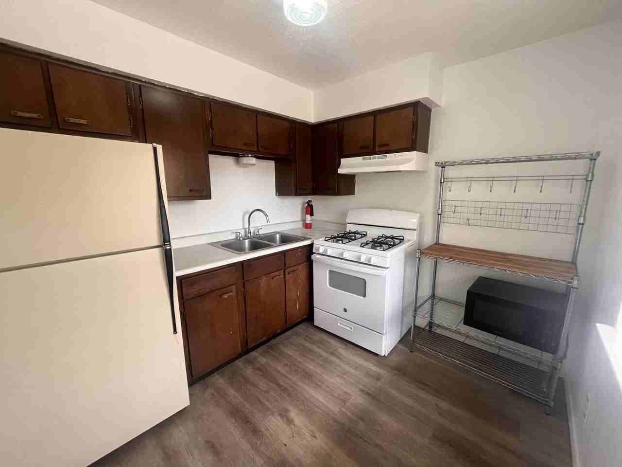 313 Girard Blvd Se - Photo 2 of 27