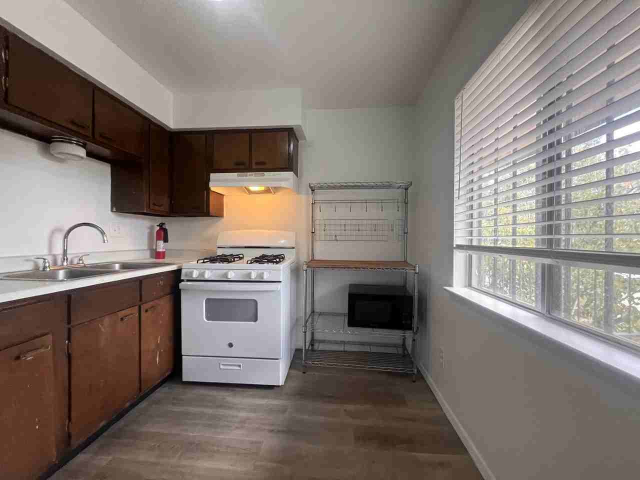 313 Girard Blvd Se - Photo 3 of 27