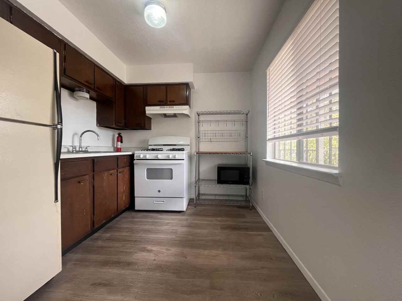 313 Girard Blvd Se - Photo 4 of 27
