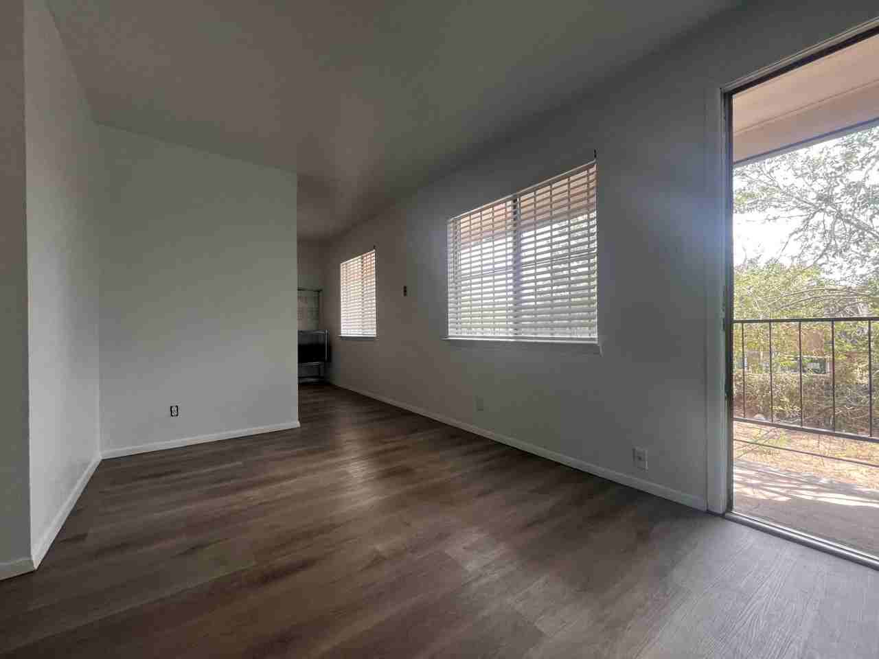 313 Girard Blvd Se - Photo 6 of 27