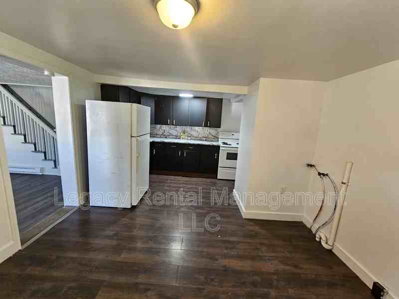 533 W Shawnee Ave 2nd Fl - Photo 4 of 11