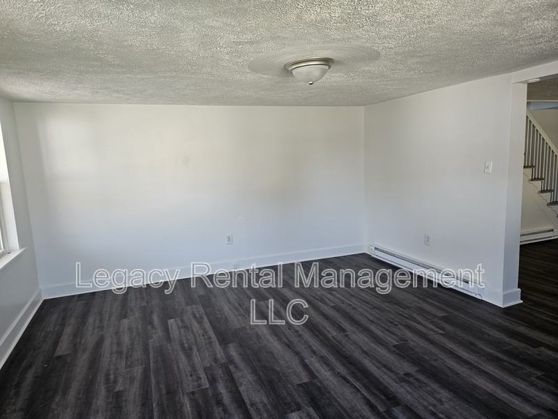 533 W Shawnee Ave 2nd Fl - Photo 6 of 11