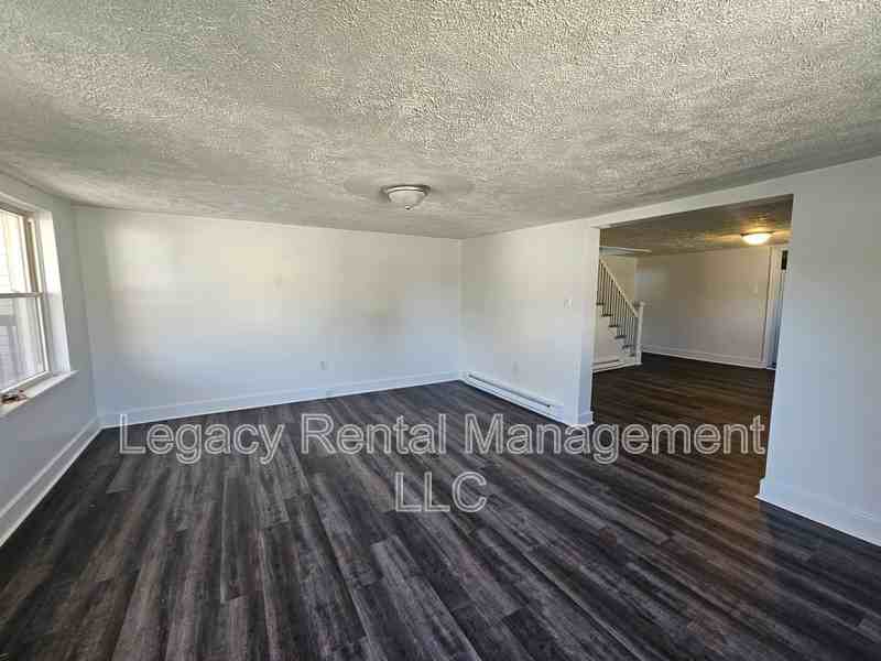 533 W Shawnee Ave 2nd Fl - Photo 7 of 11