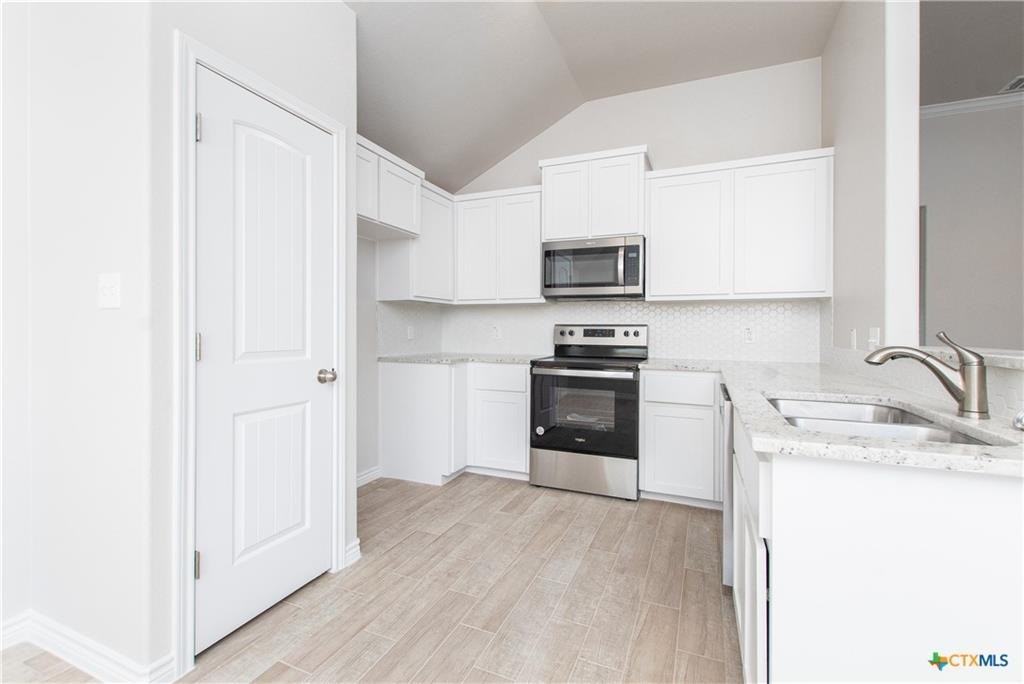 1035 Campbellton Dr - Photo 3 of 24