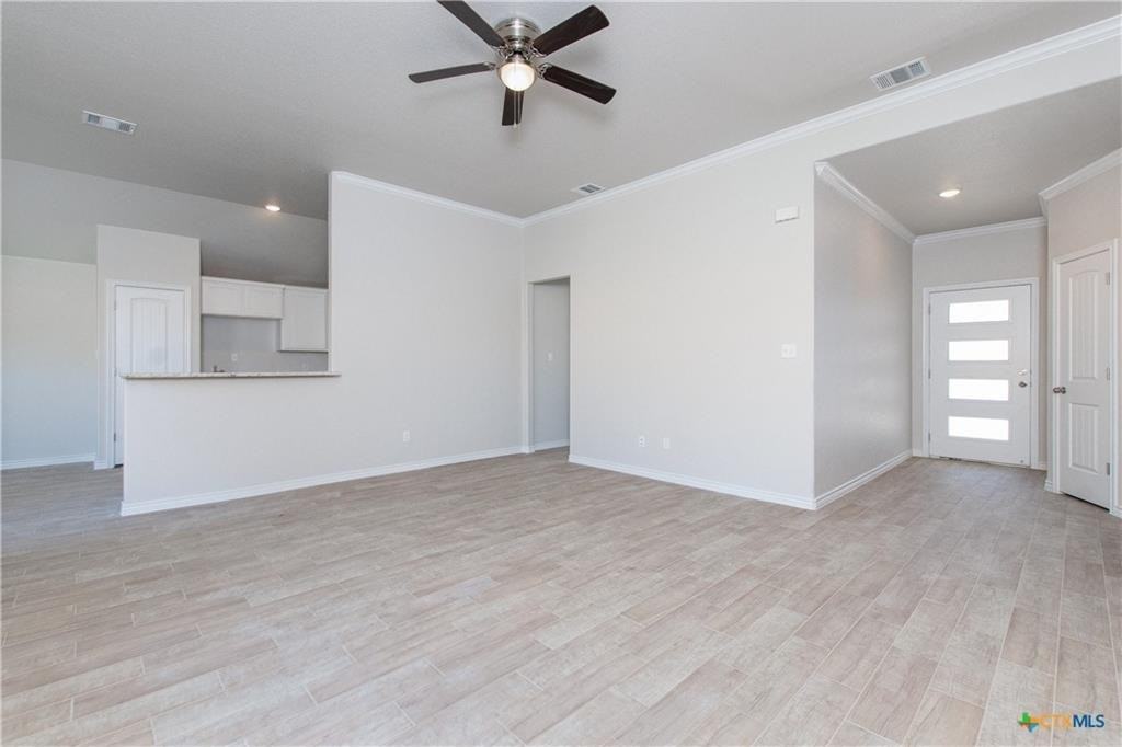 1035 Campbellton Dr - Photo 4 of 24