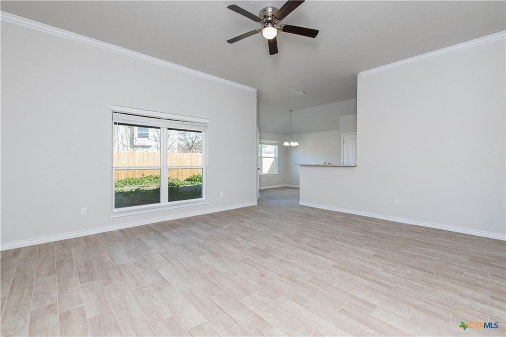 1035 Campbellton Dr - Photo 5 of 24