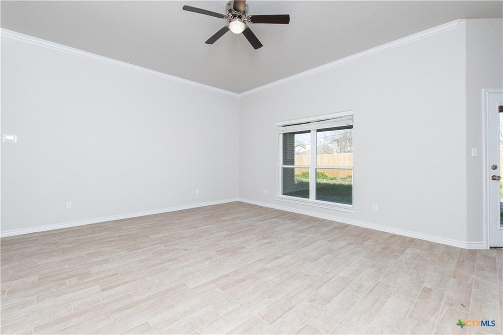 1035 Campbellton Dr - Photo 6 of 24