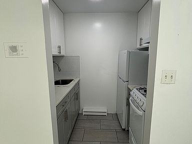 5816 85th St #1C - Photo 2 of 6