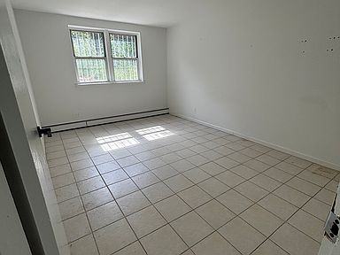 5816 85th St #1C - Photo 5 of 6