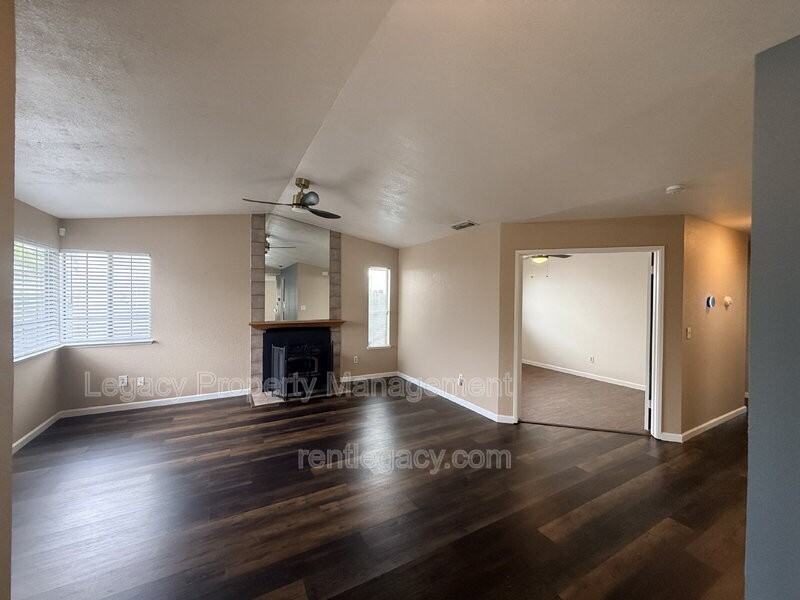 8609 Oakbank Way - Photo 4 of 18