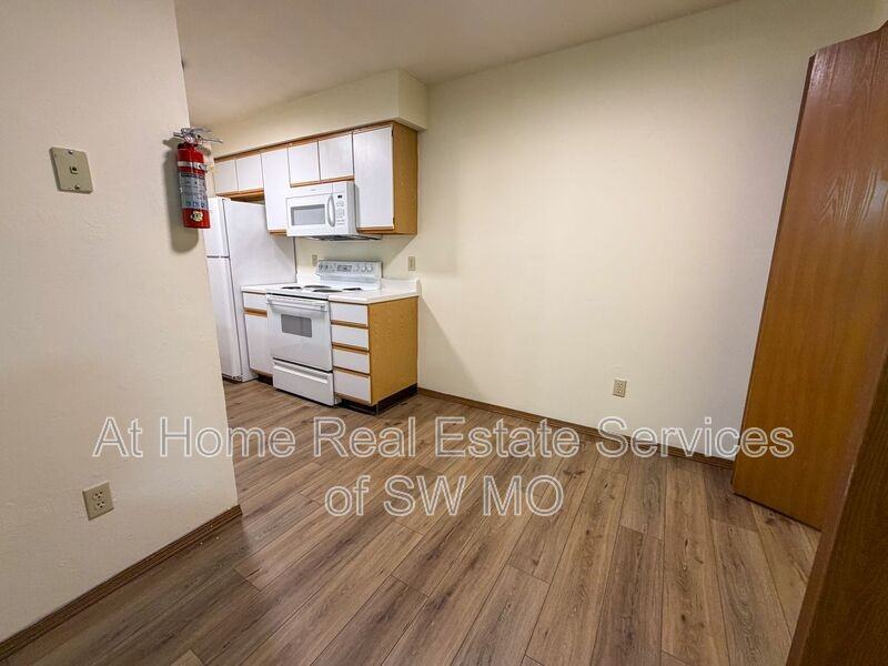 2029 S National Ave #17 - Photo 4 of 11