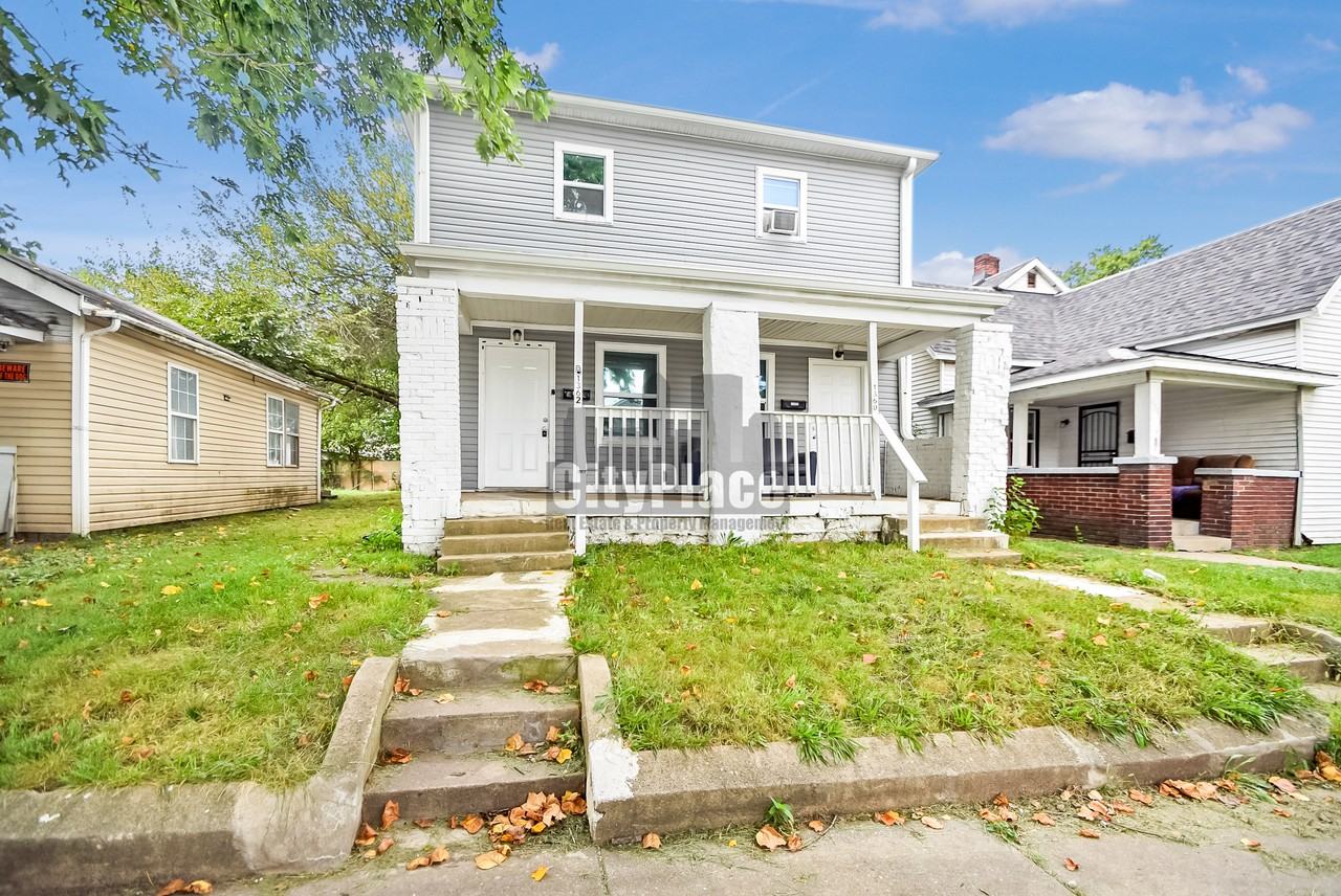 1362 S Sheffield Ave - Photo 4 of 17