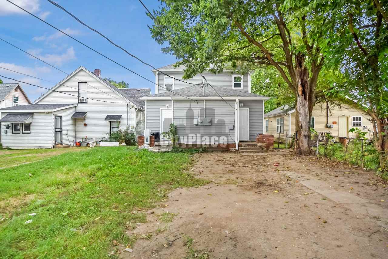 1362 S Sheffield Ave - Photo 6 of 17
