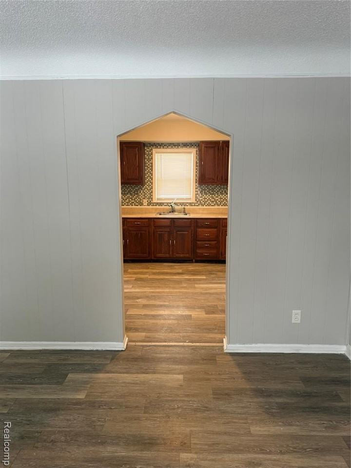 6237 Inkster Rd - Photo 3 of 15