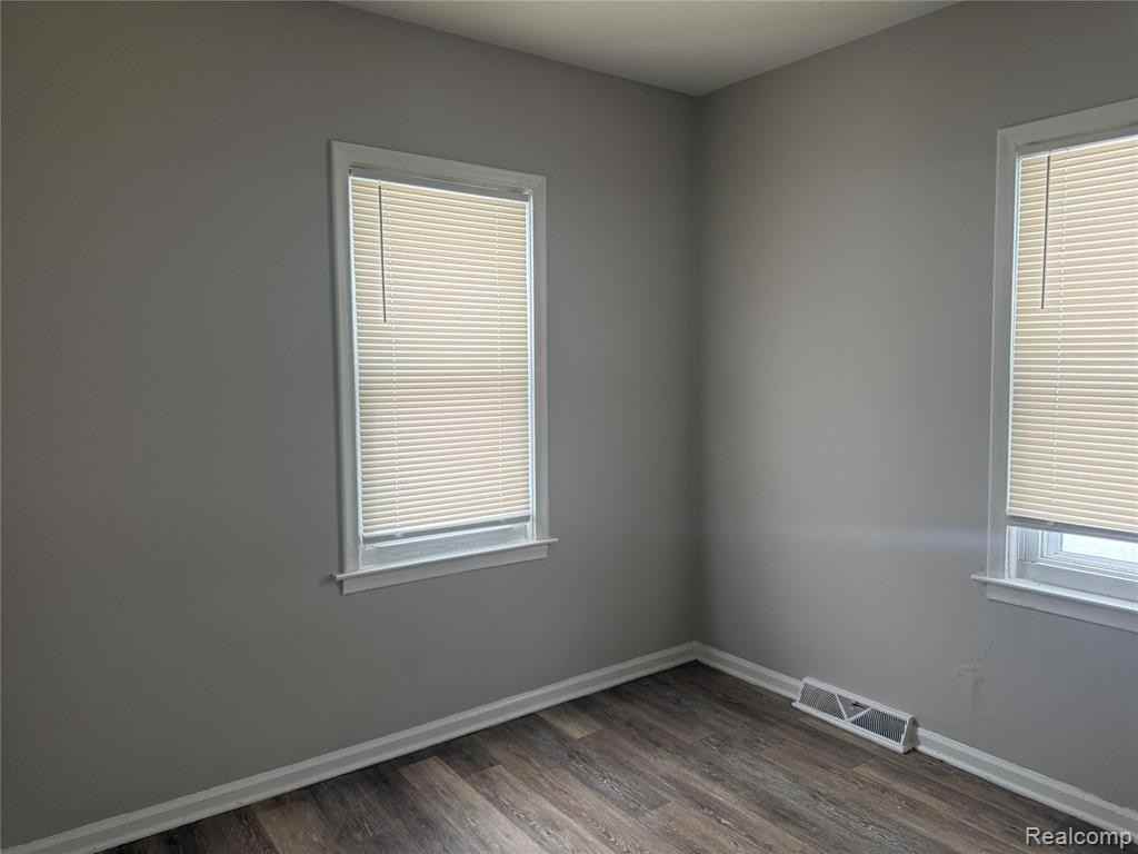 6237 Inkster Rd - Photo 4 of 15