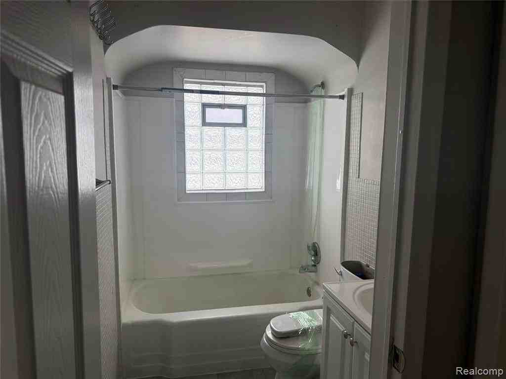 6237 Inkster Rd - Photo 5 of 15