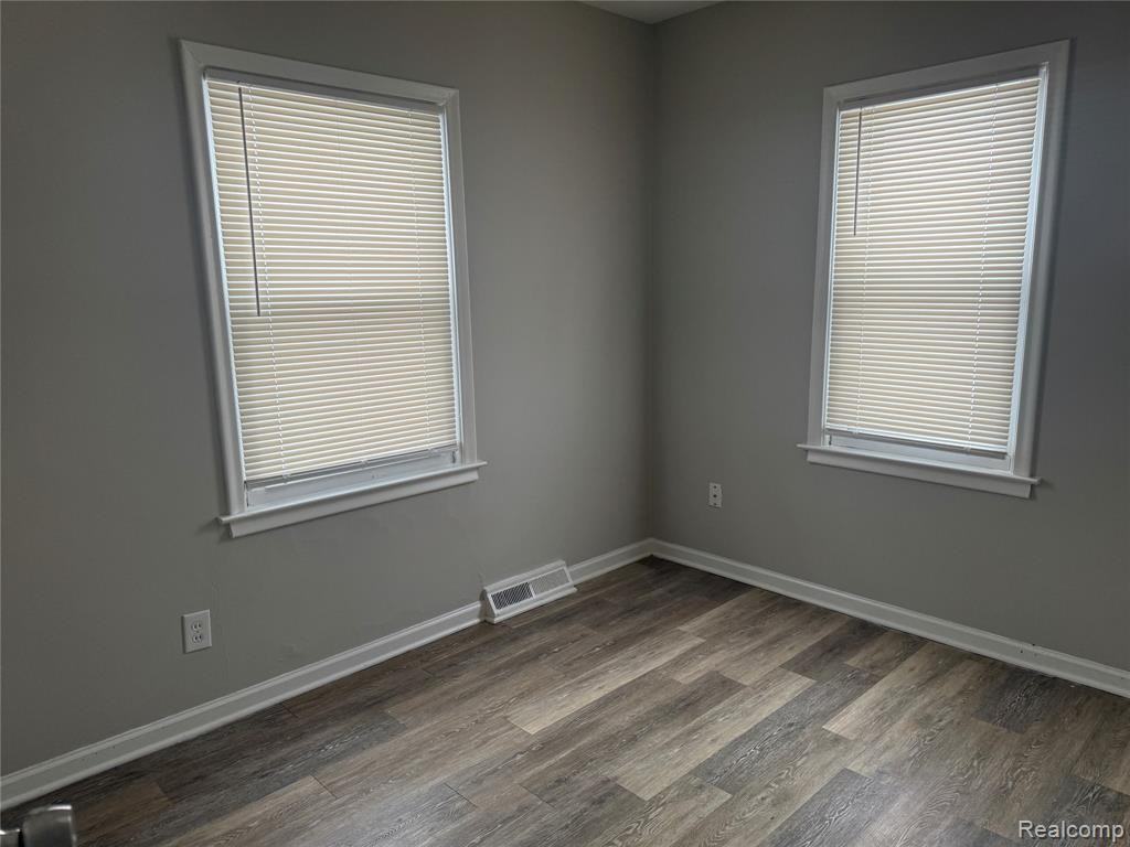 6237 Inkster Rd - Photo 6 of 15