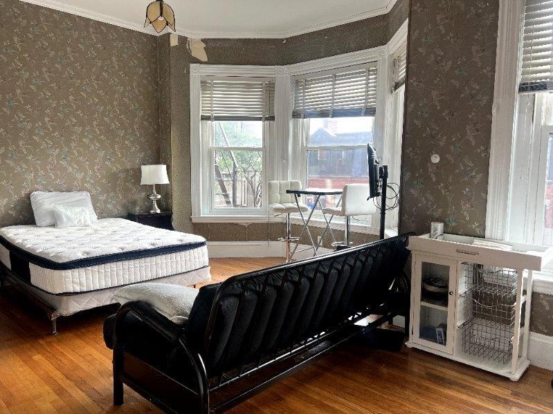 50 Hereford St #3F