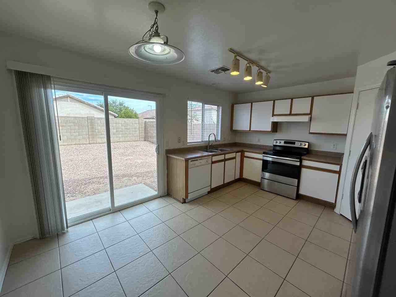12232 W Windrose Dr - Photo 7 of 29