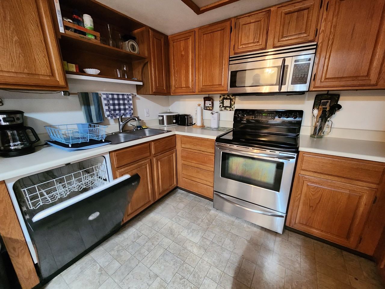 1069 Morgan St #B - Photo 6 of 23