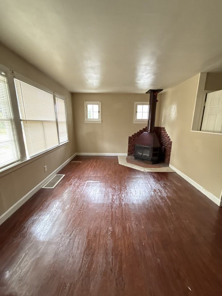 810 Elliott Ave - Photo 2 of 8