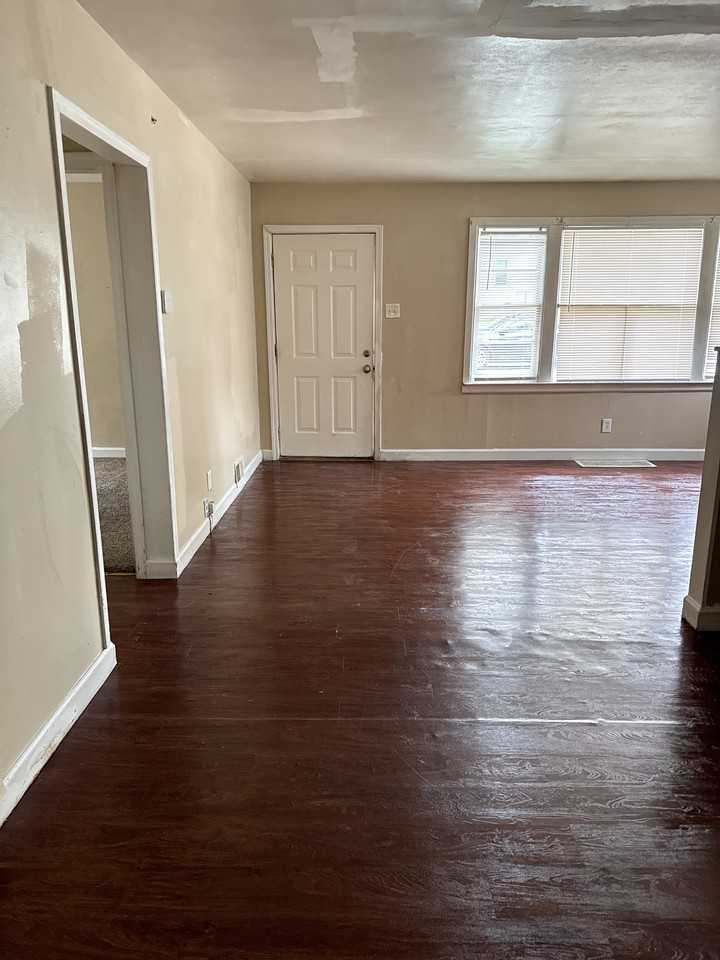 810 Elliott Ave - Photo 3 of 8