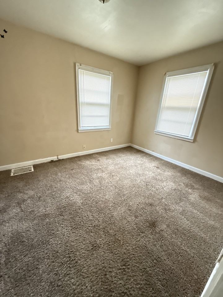810 Elliott Ave - Photo 6 of 8