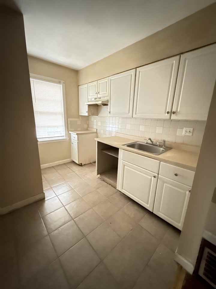 810 Elliott Ave - Photo 7 of 8