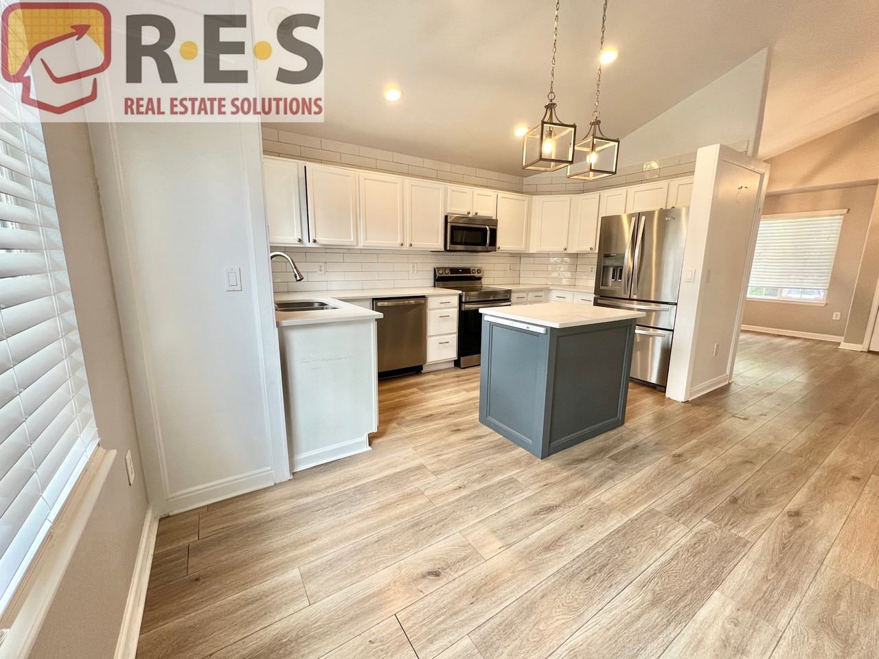 10451 Lynx Bay - Photo 3 of 28