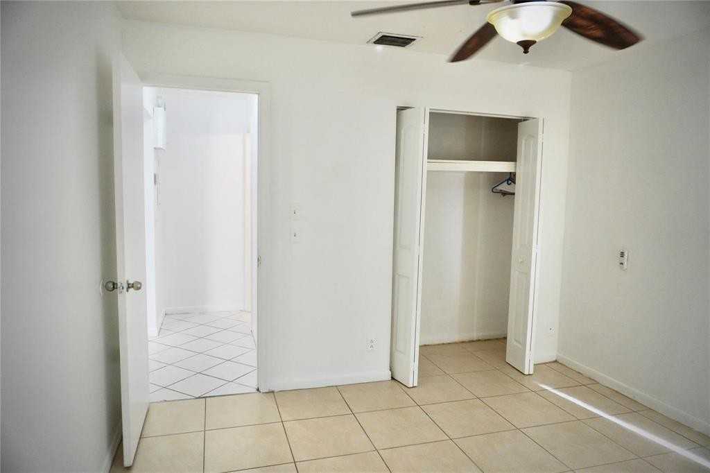 217 Northwest 14th Court - Photo 3 of 7