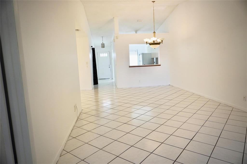 217 Northwest 14th Court - Photo 4 of 7
