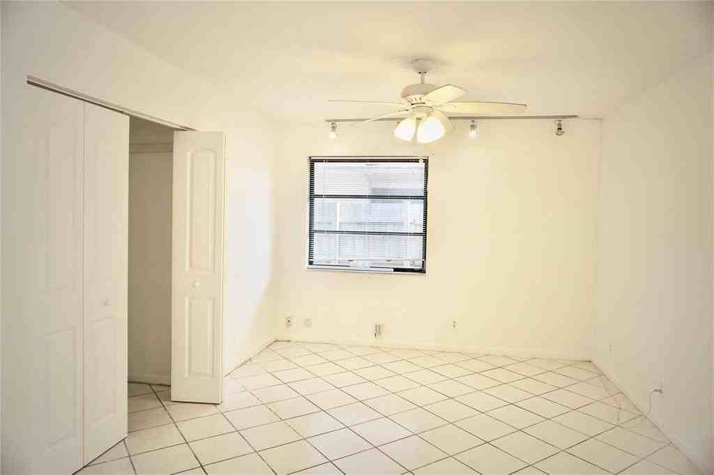 217 Northwest 14th Court - Photo 6 of 7