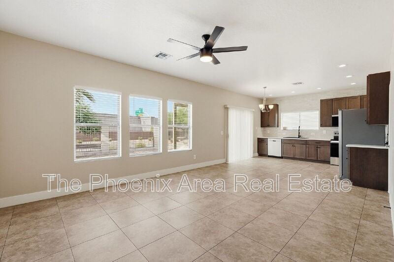 751 E Reflection Pl - Photo 7 of 36