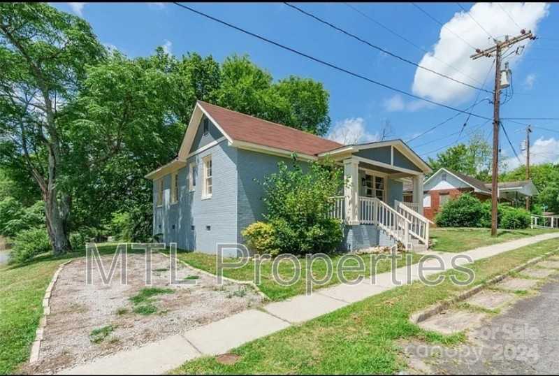 202 Hunter St - Photo 2 of 15