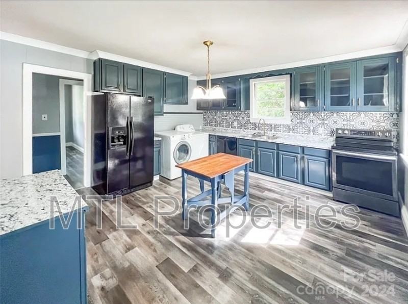 202 Hunter St - Photo 4 of 15