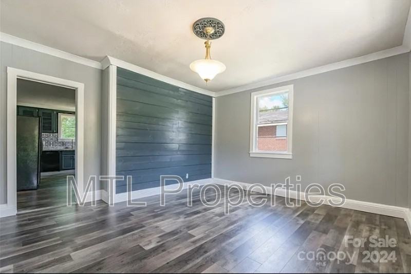 202 Hunter St - Photo 6 of 15