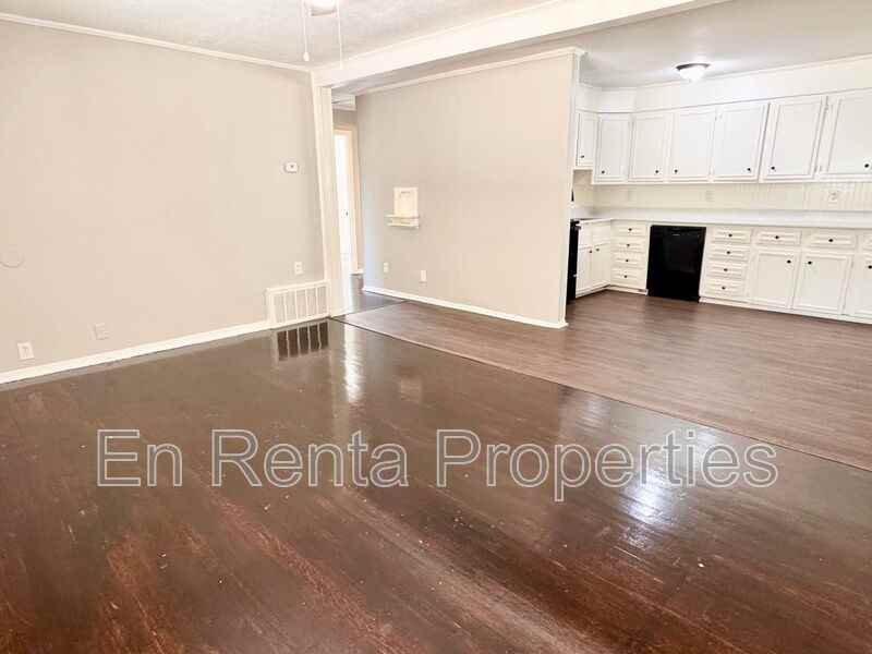 1414 Lackland St - Photo 6 of 23