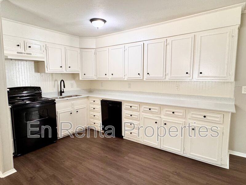 1414 Lackland St - Photo 7 of 23