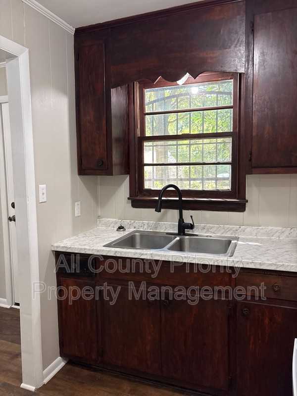 1706 Carolina St E #B - Photo 7 of 11