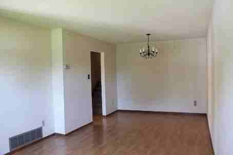 31 Manitou Cres - Photo 3 of 15