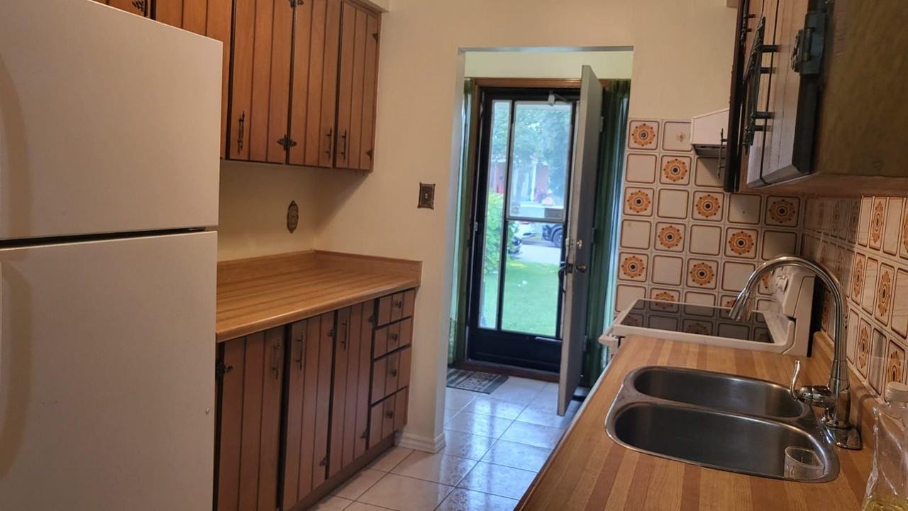 31 Manitou Cres - Photo 7 of 15