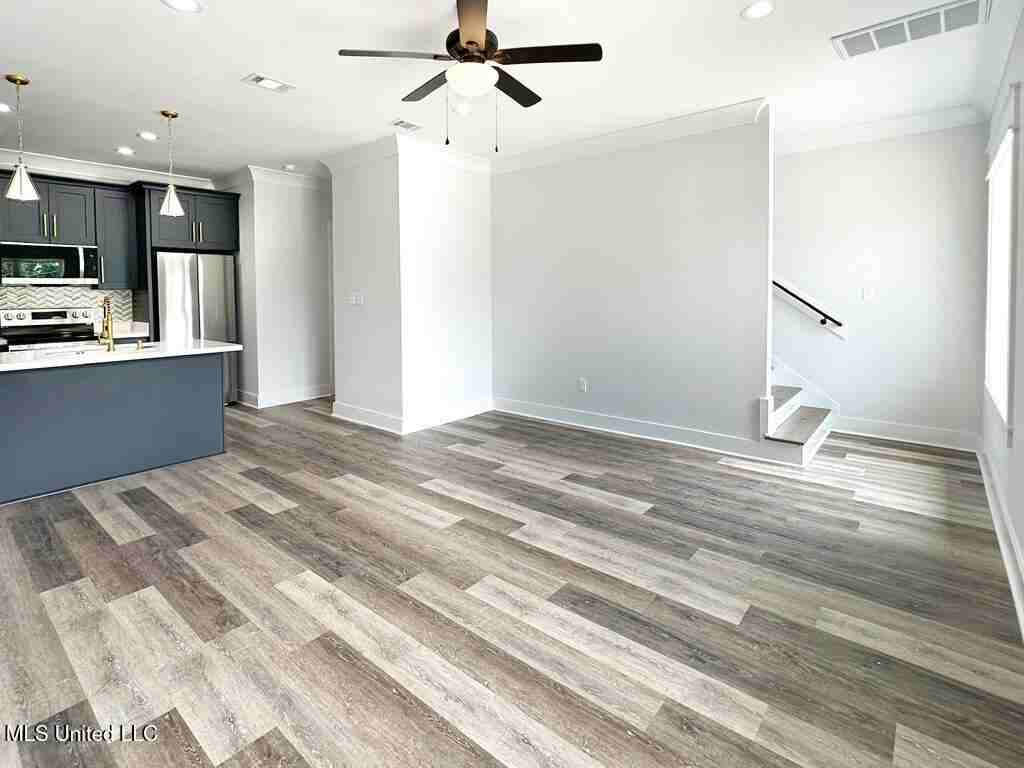 10152 Seymour Ave - Photo 2 of 35