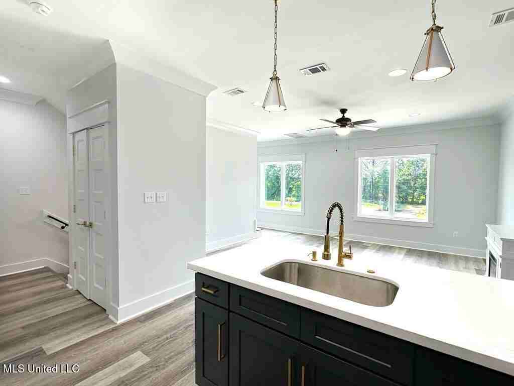 10152 Seymour Ave - Photo 3 of 35