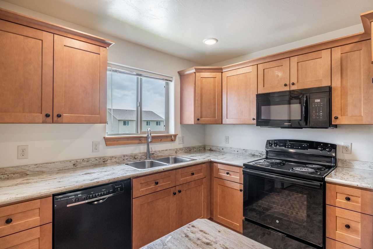 1715 Euclid Ave - Photo 2 of 15