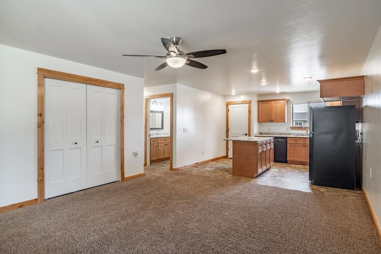1715 Euclid Ave - Photo 3 of 15