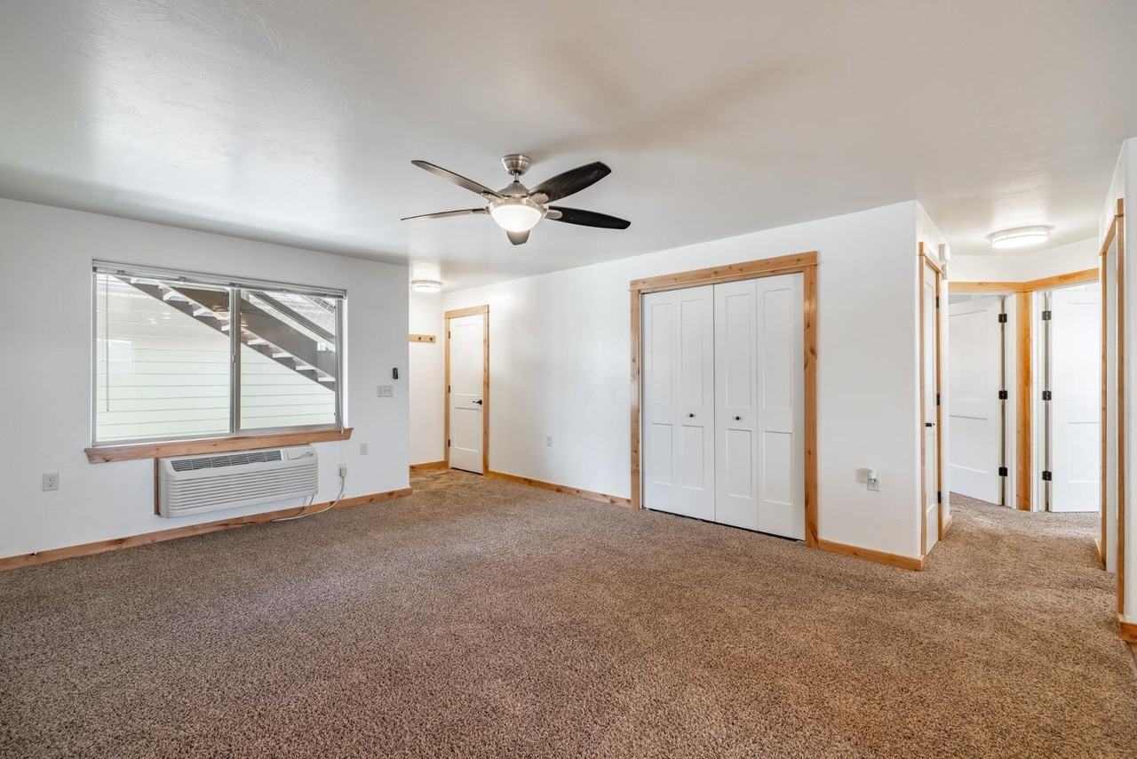 1715 Euclid Ave - Photo 4 of 15