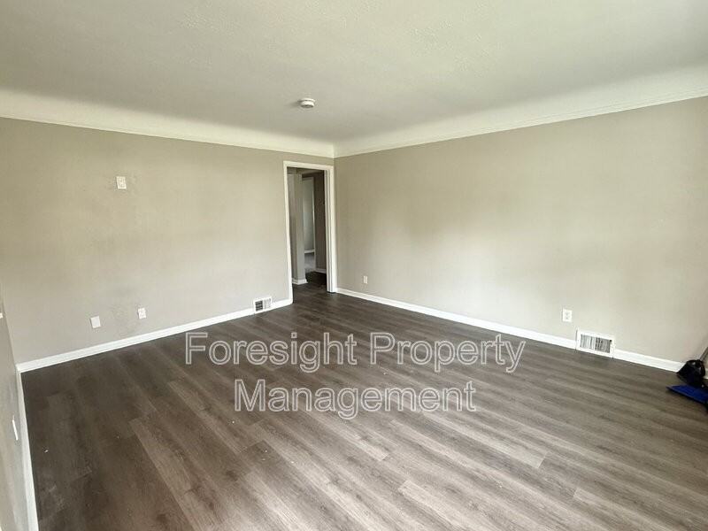 654 E 240th St - Photo 4 of 21